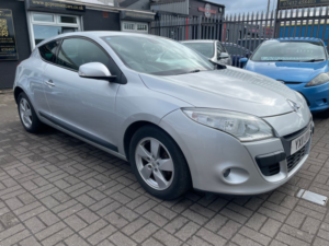2011 Renault Megane 1.6 16v Dynamique Tomtom Coupe 3dr Petrol Manual Euro 5 (110 Ps) in Silver — image 3