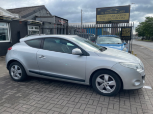 2011 Renault Megane 1.6 16v Dynamique Tomtom Coupe 3dr Petrol Manual Euro 5 (110 Ps) in Silver — image 4