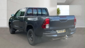 2020 Toyota Hilux 2.4 D-4d Active Extra Pickup Extended Cab 4dr Diesel Manual 4WD Euro 6 (s/s) (150 Ps) in Grey — image 4