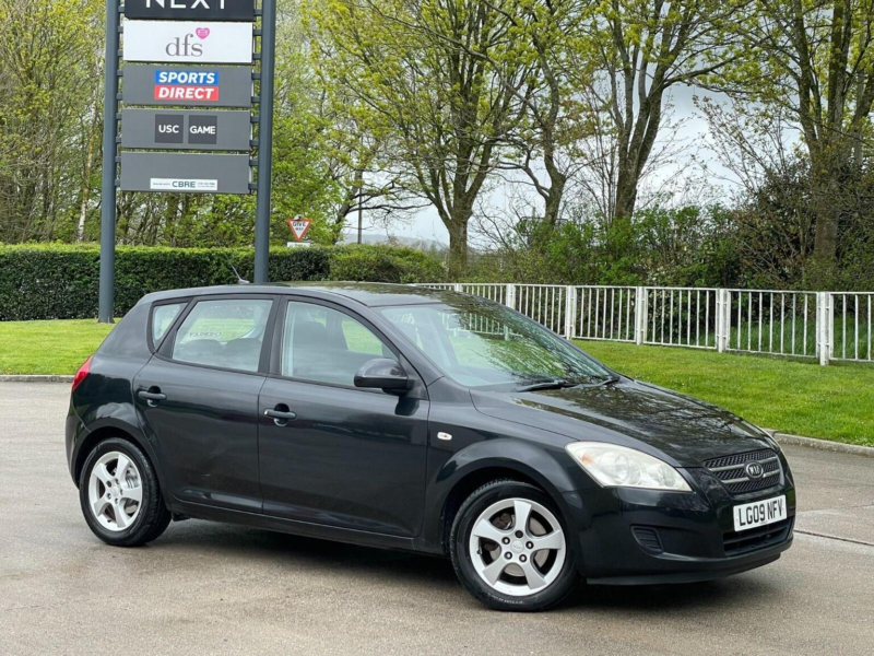 2009 Kia Ceed 1.6 Crdi Gs 5dr in Black — image 1