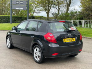 2009 Kia Ceed 1.6 Crdi Gs 5dr in Black — image 5