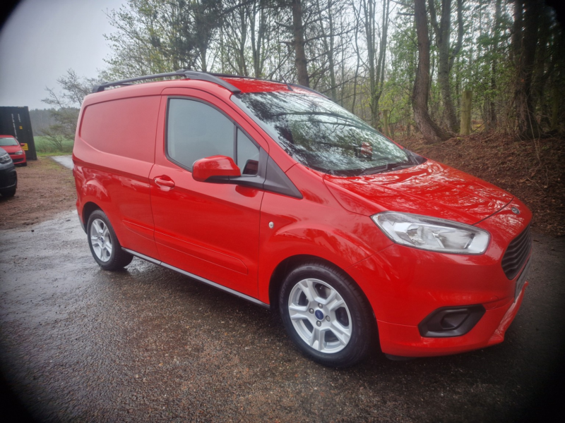 2023 Ford Transit Courier 1.0 Transit Courier Limited Van 1.0l Ecoboost 100ps Fwd 6 Speed Manual in Red — image 1