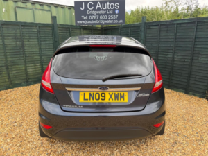 2009 Ford Fiesta 1.6 Titanium 5dr in Grey — image 5
