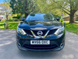 2016 Nissan Qashqai 1.6 Dig-T Tekna SUV 5dr Petrol Manual 2WD Euro 6 (s/s) (163 Ps) in Black — image 2