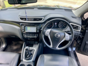 2016 Nissan Qashqai 1.6 Dig-T Tekna SUV 5dr Petrol Manual 2WD Euro 6 (s/s) (163 Ps) in Black — image 5