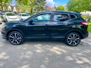 2016 Nissan Qashqai 1.6 Dig-T Tekna SUV 5dr Petrol Manual 2WD Euro 6 (s/s) (163 Ps) in Black — image 6