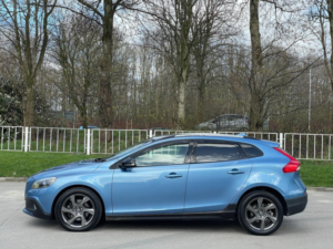 2015 Volvo V40 Cross Country 1.6 D2 Lux Powershift Euro 5 (s/s) 5dr in Blue — image 4