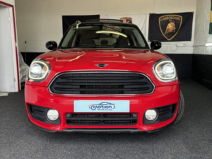 2018 MINI Countryman 2.0 F60 MINI Cooper D All4 Countryman in Red — image 2