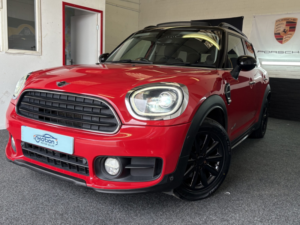 2018 MINI Countryman 2.0 F60 MINI Cooper D All4 Countryman in Red — image 3