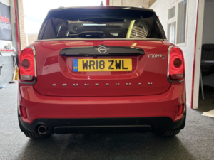 2018 MINI Countryman 2.0 F60 MINI Cooper D All4 Countryman in Red — image 6