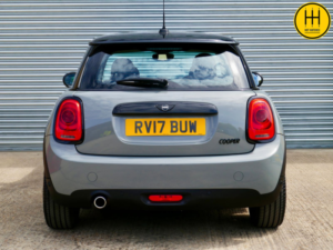 2017 MINI Hatch 1.5 Cooper Hatchback 3dr Petrol Auto Euro 6 (s/s) (136 Ps) in Grey — image 5