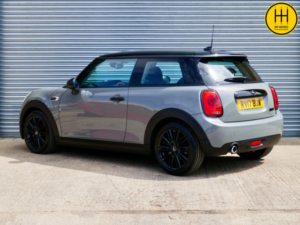 2017 MINI Hatch 1.5 Cooper Hatchback 3dr Petrol Auto Euro 6 (s/s) (136 Ps) in Grey — image 6