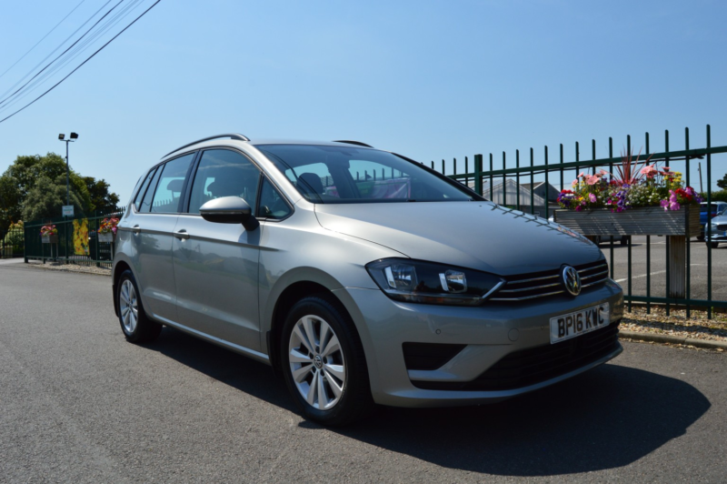 2016 Volkswagen Golf Sv 1.4 Tsi Bluemotion Tech Se in Silver — image 1