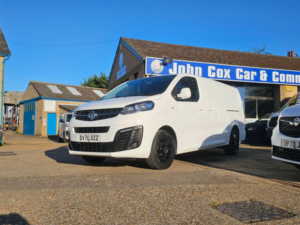 2020 Vauxhall Vivaro 1.5 Turbo D 2900 Sportive L2 H1 Euro 6 (s/s) 5dr in White — image 4