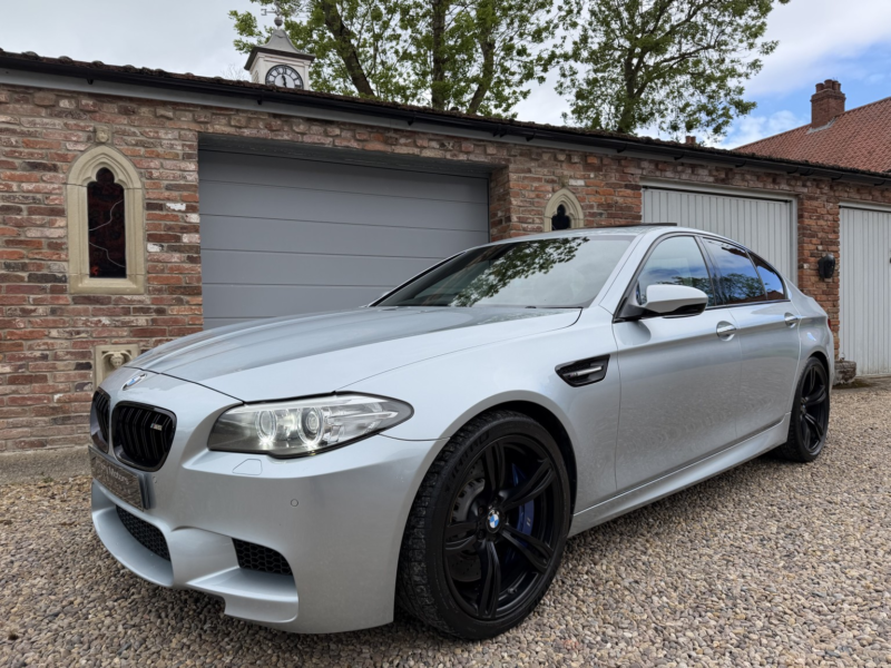 2015 BMW M5 4.4 M5 Saloon in Blue — image 1