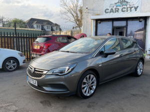 2017 Vauxhall Astra 1.4i Tech Line Euro 6 5dr in Grey — image 3