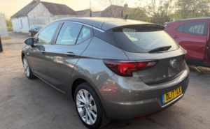 2017 Vauxhall Astra 1.4i Tech Line Euro 6 5dr in Grey — image 4