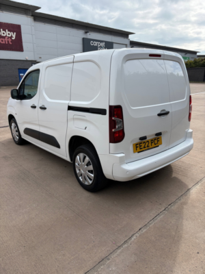 2022 Vauxhall Combo 1.5 Turbo D 2300 Sportive Panel Van 4dr Diesel Manual L1 H1 Euro 6 (100 Ps) in White — image 3