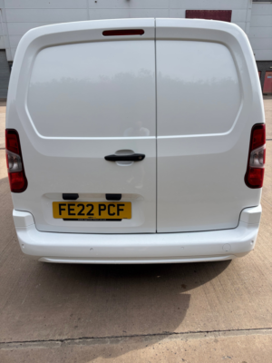 2022 Vauxhall Combo 1.5 Turbo D 2300 Sportive Panel Van 4dr Diesel Manual L1 H1 Euro 6 (100 Ps) in White — image 4
