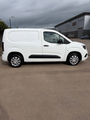 2022 Vauxhall Combo 1.5 Turbo D 2300 Sportive Panel Van 4dr Diesel Manual L1 H1 Euro 6 (100 Ps) in White — image 6