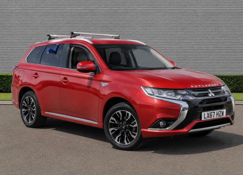 2017 Mitsubishi Outlander 2.0h 12kwh 4h CVT 4WD Euro 6 (s/s) 5dr in Red — image 1