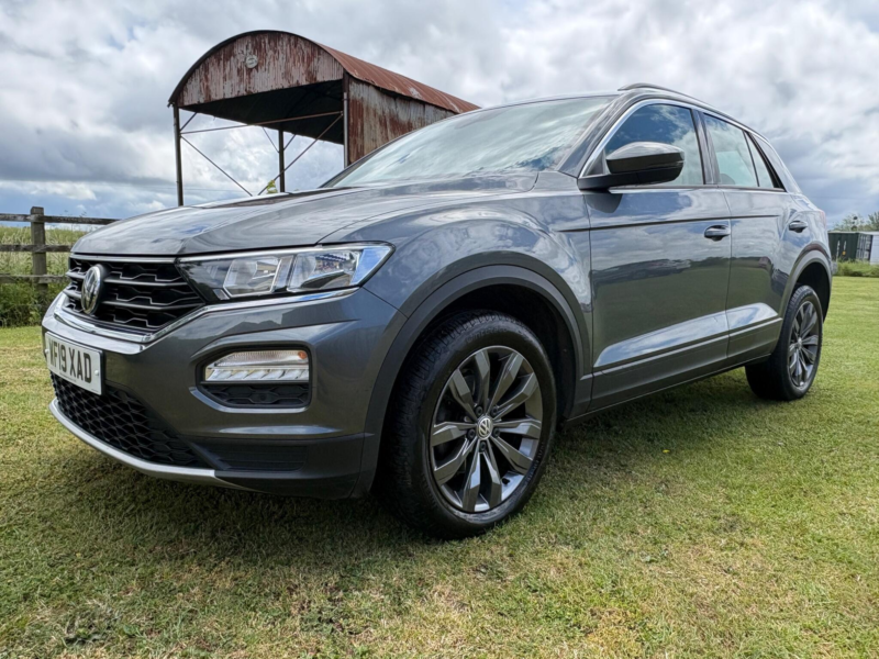2019 Volkswagen T-Roc 1.5 Tsi Evo Se Euro 6 (s/s) 5dr in Grey — image 1