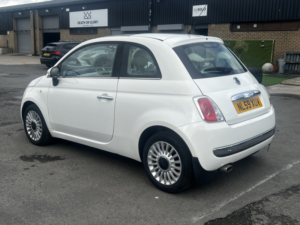 2009 Fiat 500 1.2 500 1.2 Lounge (start Stop) in White — image 3