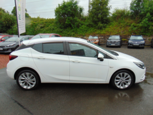2017 Vauxhall Astra 1.0 I Turbo Ecotec Design * Low Mileage * Mot March 2027 * Timing Chain Has Been Replaced * Finance in White — image 2
