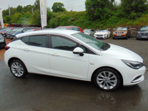 2017 Vauxhall Astra 1.0 I Turbo Ecotec Design * Low Mileage * Mot March 2027 * Timing Chain Has Been Replaced * Finance in White — image 3