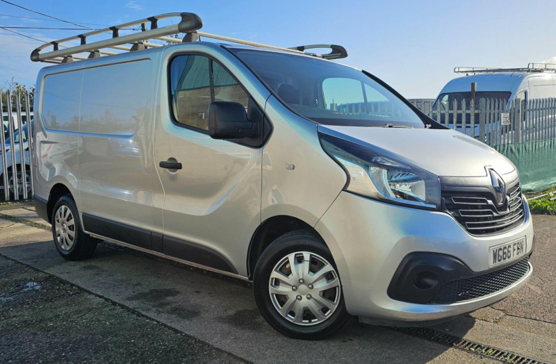 2016 Renault Trafic 1.6 Dci Energy 27 Business+ Swb Standard Roof Euro 6 (s/s) 5dr in Silver — image 1