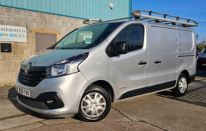 2016 Renault Trafic 1.6 Dci Energy 27 Business+ Swb Standard Roof Euro 6 (s/s) 5dr in Silver — image 3