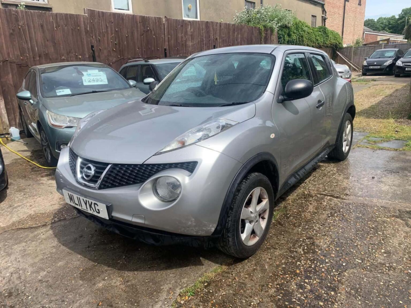 2011 Nissan Juke 1.6 Visia Euro 5 5dr in Silver — image 1