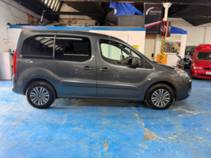 2015 Peugeot Partner Tepee 1.6 Hdi Tepee S in Grey — image 4