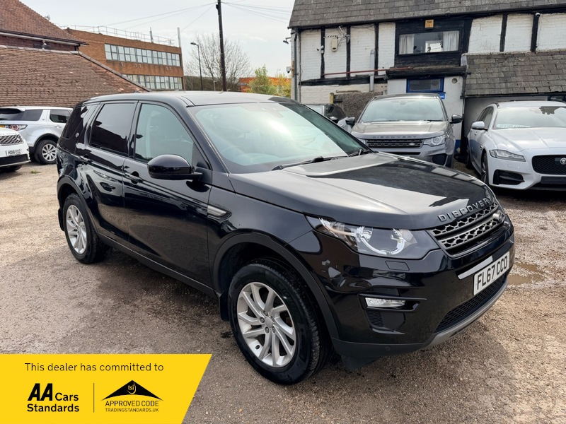 2017 Land Rover Discovery Sport Td4 Se Tech in Black — image 1