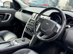 2017 Land Rover Discovery Sport Td4 Se Tech in Black — image 2
