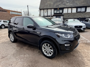 2017 Land Rover Discovery Sport Td4 Se Tech in Black — image 4