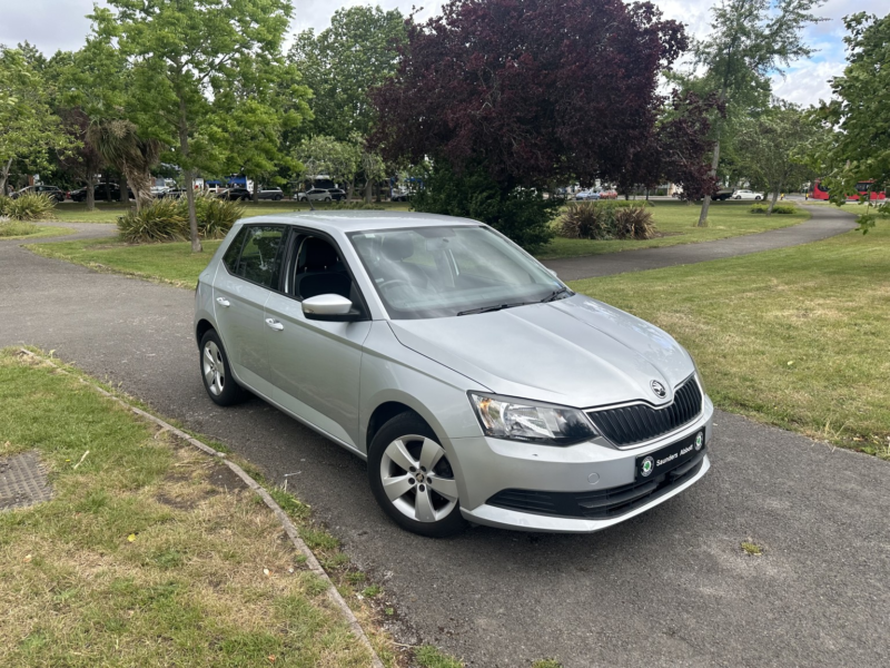 2015 Skoda Fabia 1.2 Tsi Se in Silver — image 1
