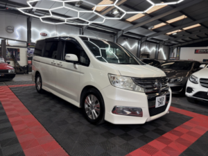 2010 Honda Stepwagon 7 Seater Automatic in White — image 2