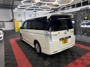2010 Honda Stepwagon 7 Seater Automatic in White — image 3
