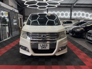 2010 Honda Stepwagon 7 Seater Automatic in White — image 4