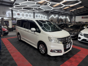 2010 Honda Stepwagon 7 Seater Automatic in White — image 6