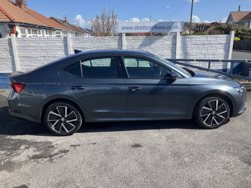 2021 Skoda Octavia 1.4 Tsi Iv 13kwh Se Technology in Grey — image 1