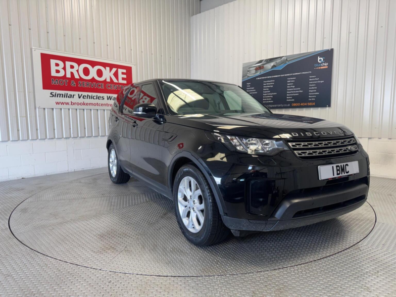 2020 Land Rover Discovery 2.0 Sd4 S Auto 4WD Euro 6 (s/s) 5dr in Black — image 1