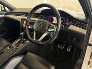 2020 Volkswagen Passat 2.0 Tdi Evo R-Line DSG Euro 6 (s/s) 5dr in White — image 3