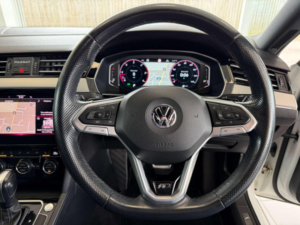 2020 Volkswagen Passat 2.0 Tdi Evo R-Line DSG Euro 6 (s/s) 5dr in White — image 4
