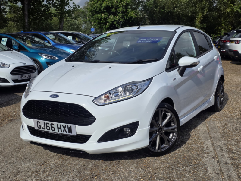 2016 Ford Fiesta 1.0 T Ecoboost St-Line in White — image 1