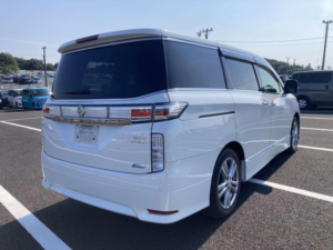 2010 Nissan Elgrand 3.5 V6 Highway Star Premium 5dr 7 Seats in White — image 4
