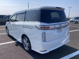2010 Nissan Elgrand 3.5 V6 Highway Star Premium 5dr 7 Seats in White — image 5