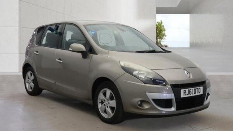 2011 Renault Scenic 1.5 Dci Dynamique Tomtom Edc Euro 5 5dr in Beige — image 1
