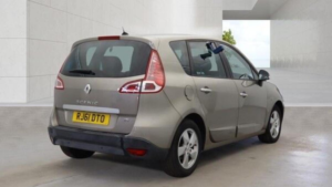 2011 Renault Scenic 1.5 Dci Dynamique Tomtom Edc Euro 5 5dr in Beige — image 3